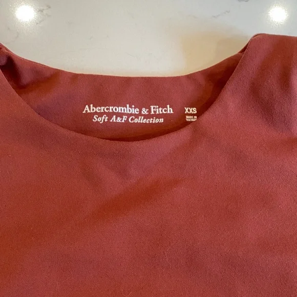 ⚡️3 for $15⚡️Abercrombie & Fitch Rust color Bodysuit size xxsmall - Picture 2 of 4